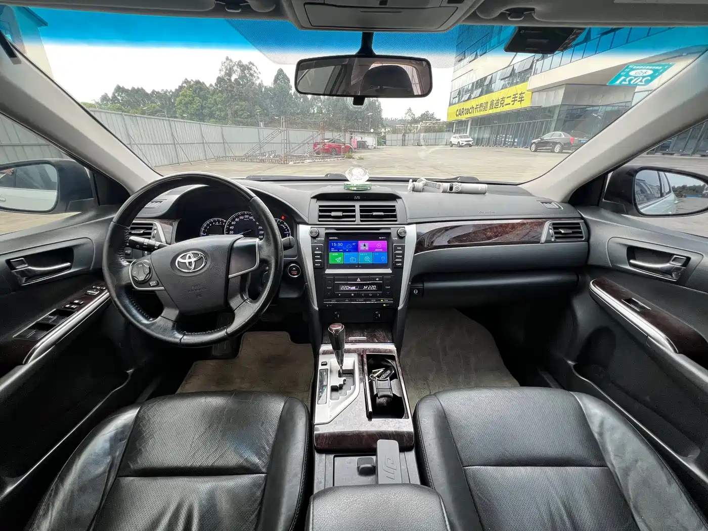 Toyota Camry 2015 2.0G Leading Edition фото 8