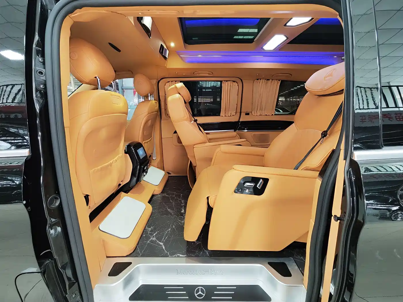 Mercedes-Benz V-Class 2018 V 260 L Premium Long Wheelbase Edition China VI фото 13