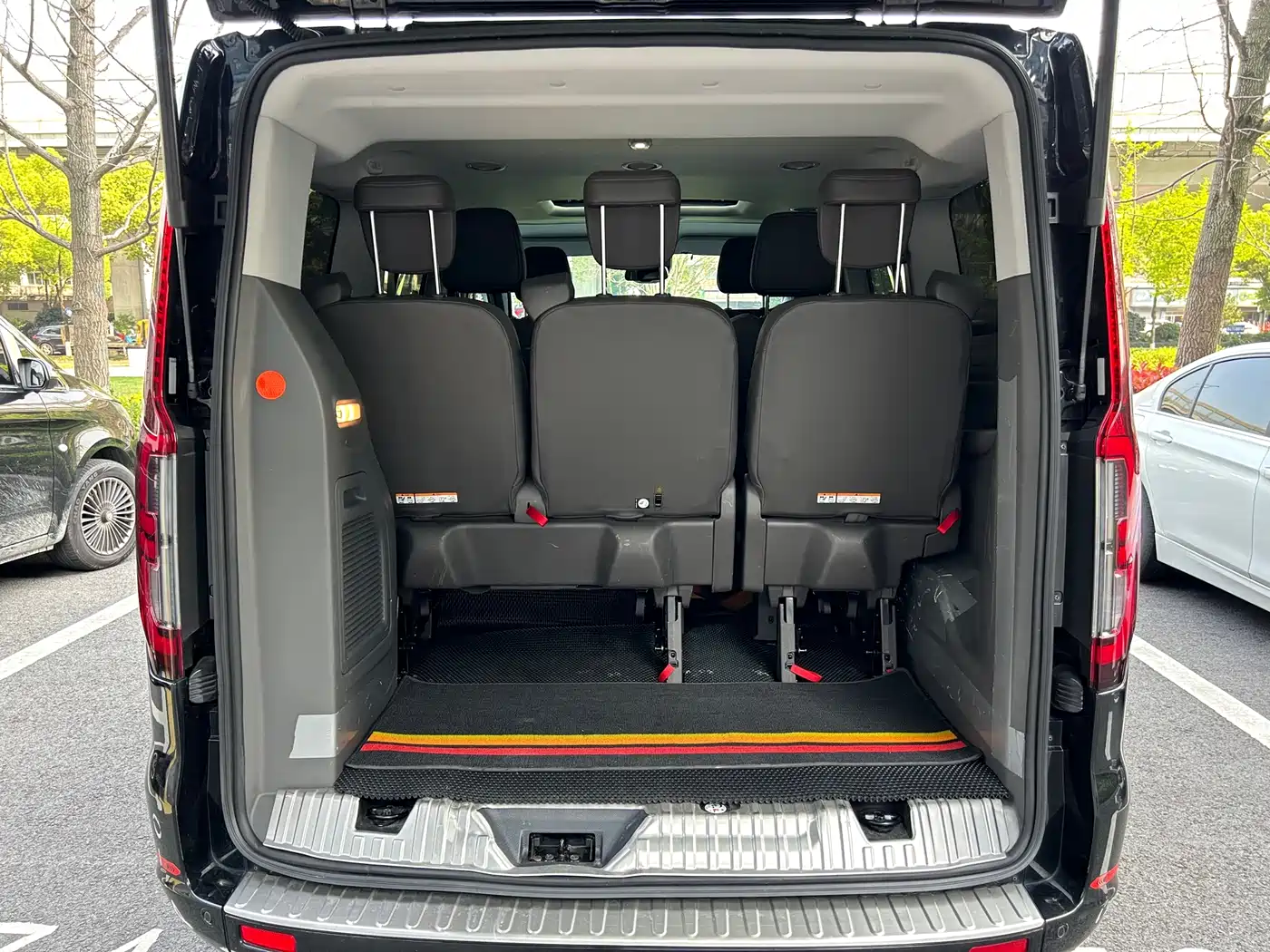 Ford Tourneo 2023 2.0T Automatic Premium Edition фото 23