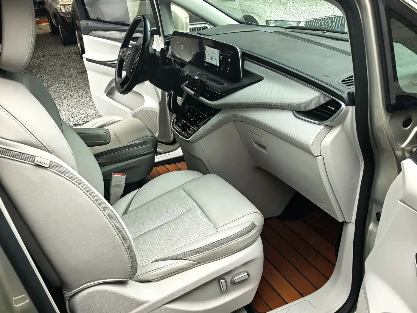 Buick GL8 2023 ES Landmaster Exclusive Harmony Edition фото 11