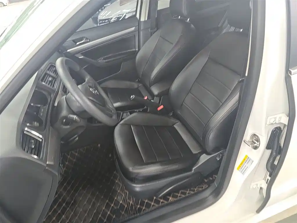 Volkswagen Lavida Tour 2015 1.6L Automatic Trend Edition фото 15