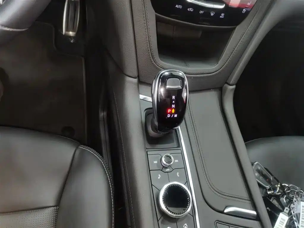 CADILLAC XT6