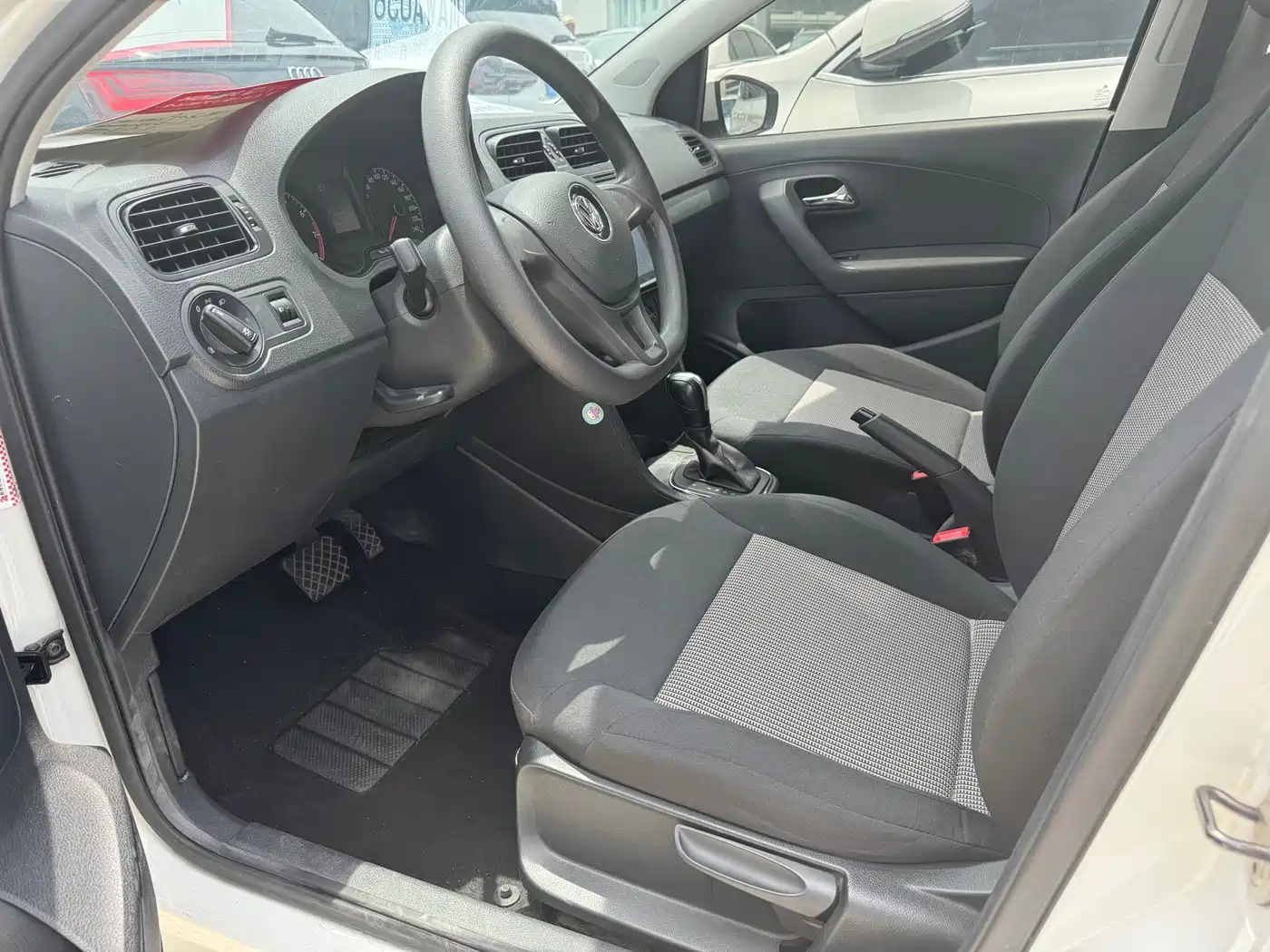 Volkswagen Polo 2018 1.5L Auto Safe Drive фото 4