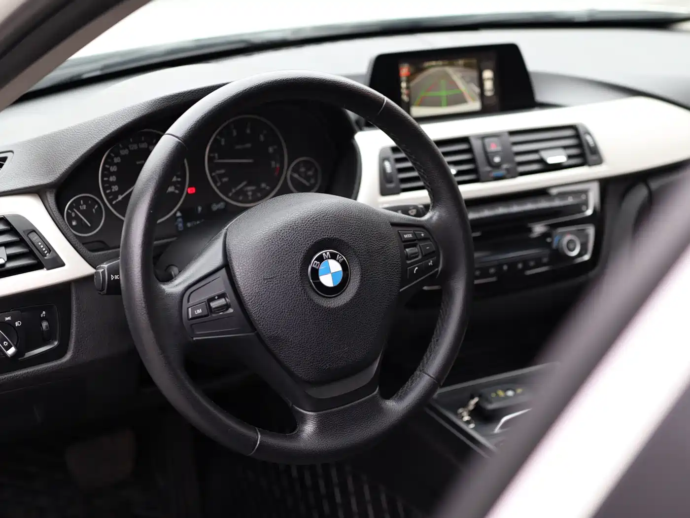 BMW 3 Series 2016 320i Fashion Model фото 15