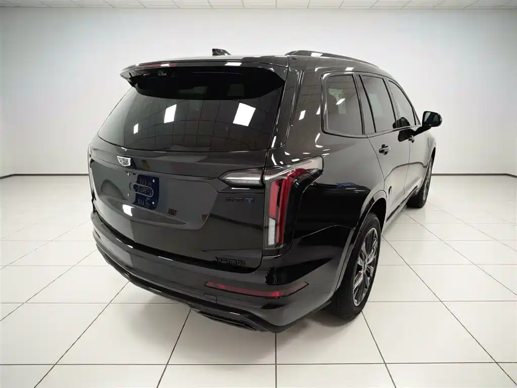 CADILLAC XT6