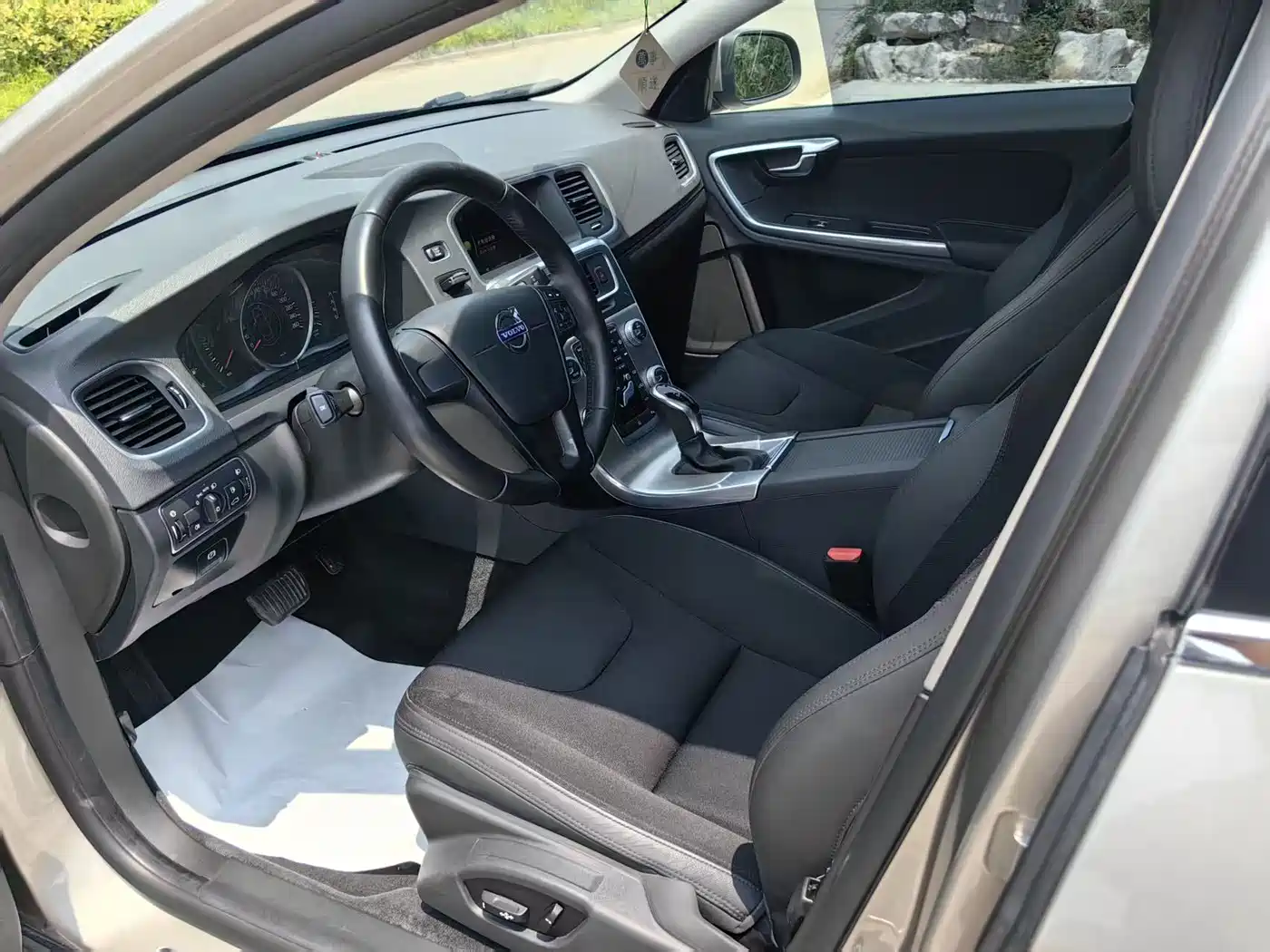 Фото 8 - Volvo S60