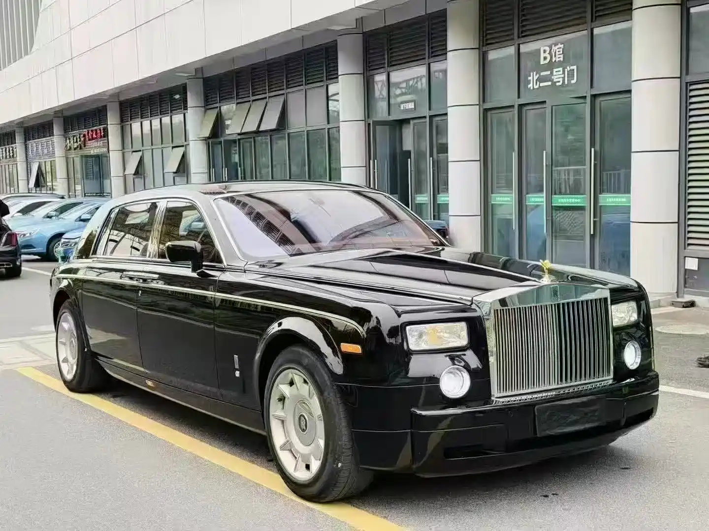 Фото 1 - Rolls-Royce Phantom