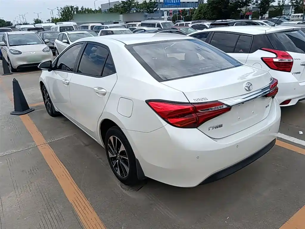 Toyota Levin 2018 185T CVT Premium Edition China V фото 5