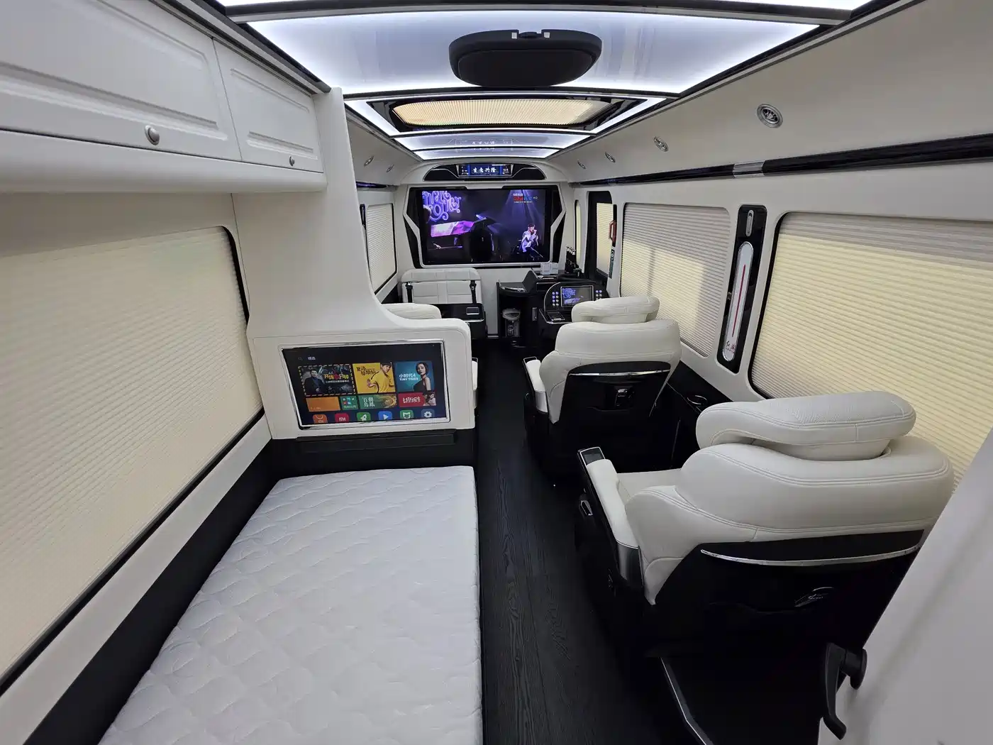 Hongqi Guoyue 2024 3.0T Flagship Edition 17-seater фото 8
