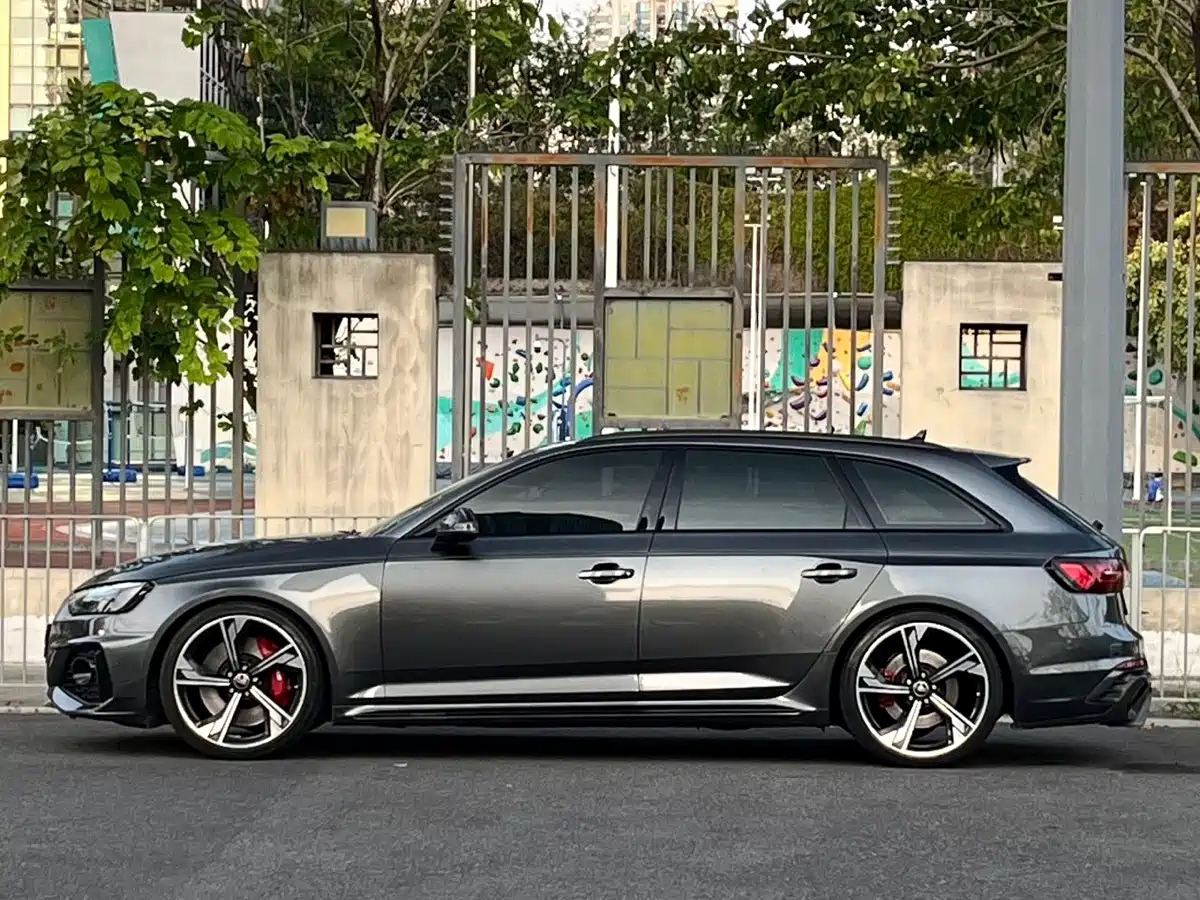 Audi RS 4 2023 2022 RS4 Avant Obsidian Edition