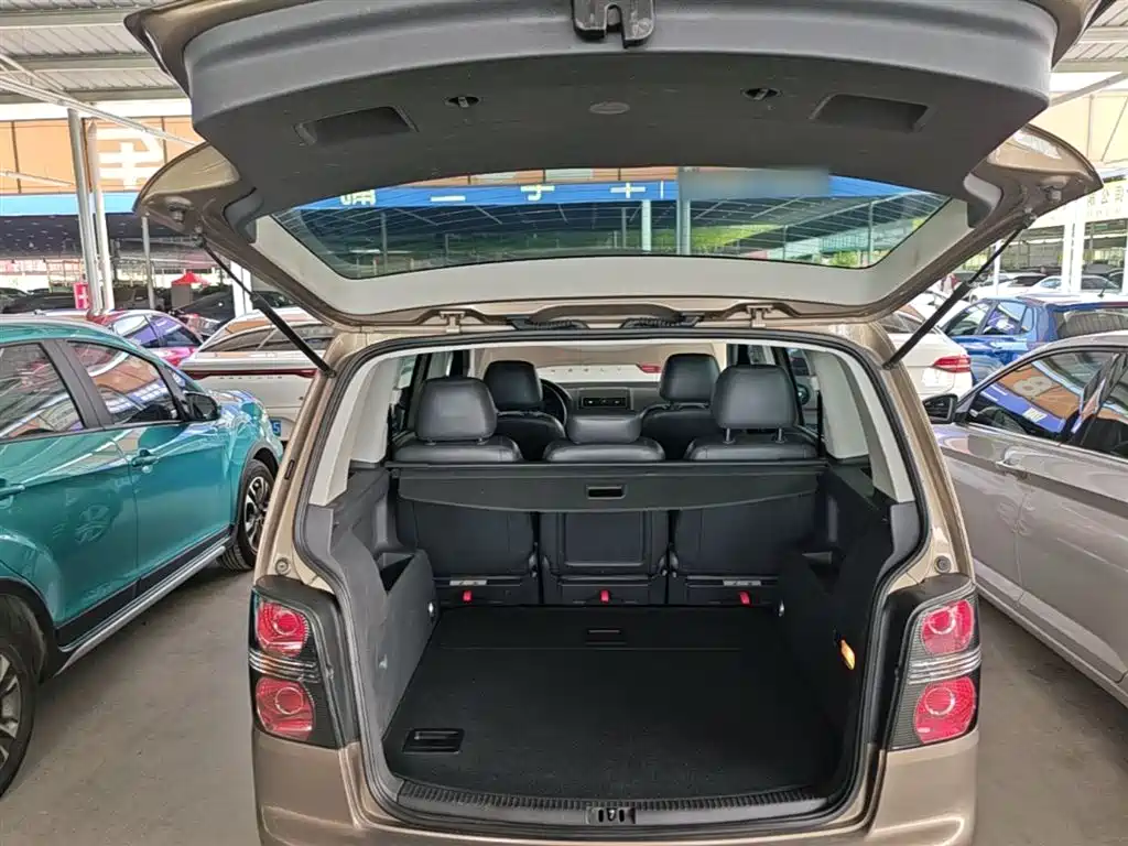 Volkswagen Touran 2015 1.4T DSG Comfort Edition 5-seater фото 19