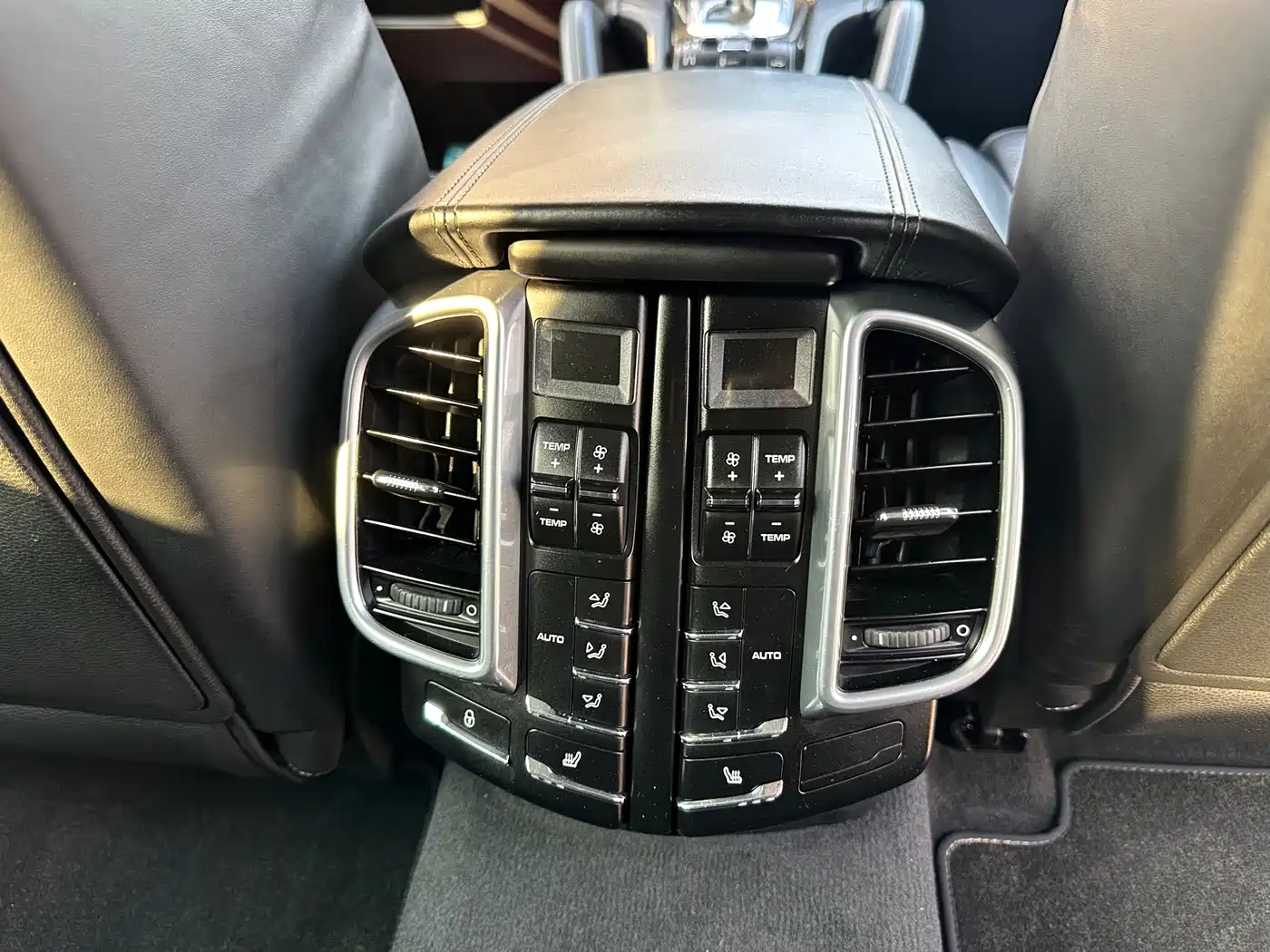 Porsche Cayenne 2011 Cayenne Turbo 4.8T фото 17