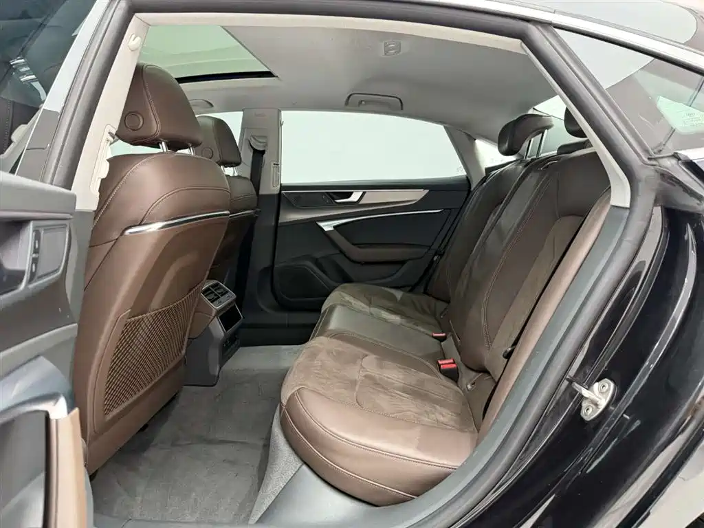 Audi A7L 2024 45TFSI S-line Dream Edition Crystal Package фото 17