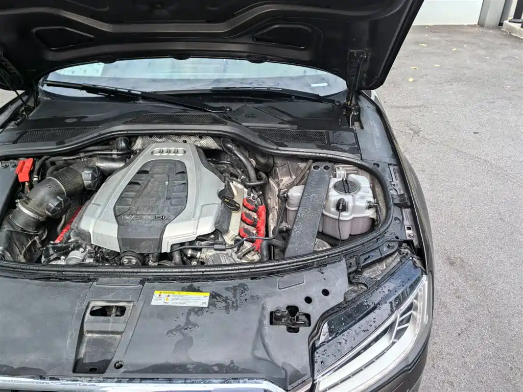 Photo 26 - Audi A8