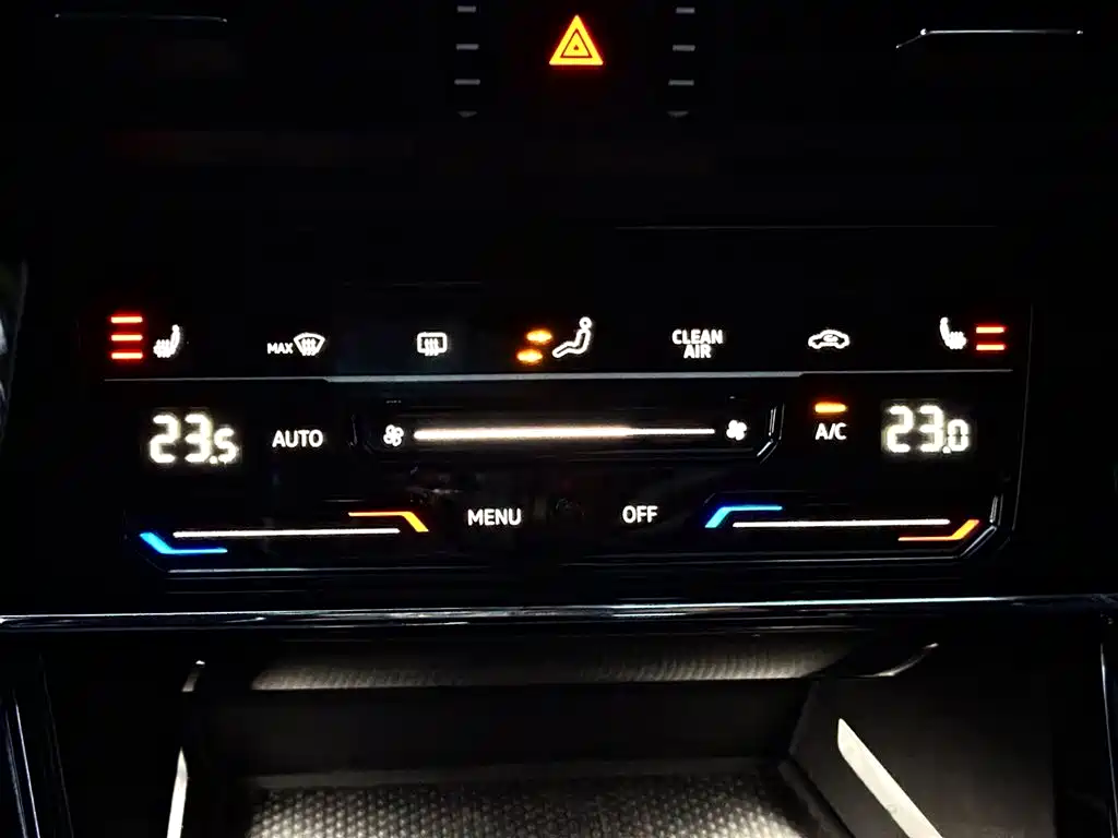 Volkswagen Passat 2023 280TSI Elite Edition фото 11