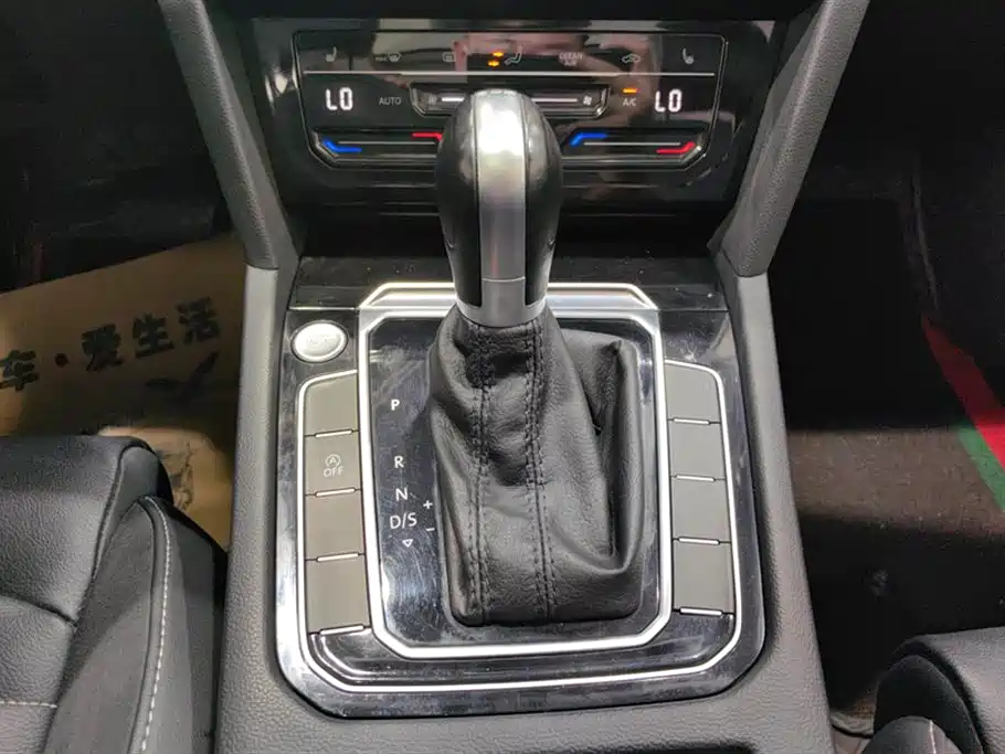 Volkswagen Magotan 2020 330TSI DSG Leading фото 16
