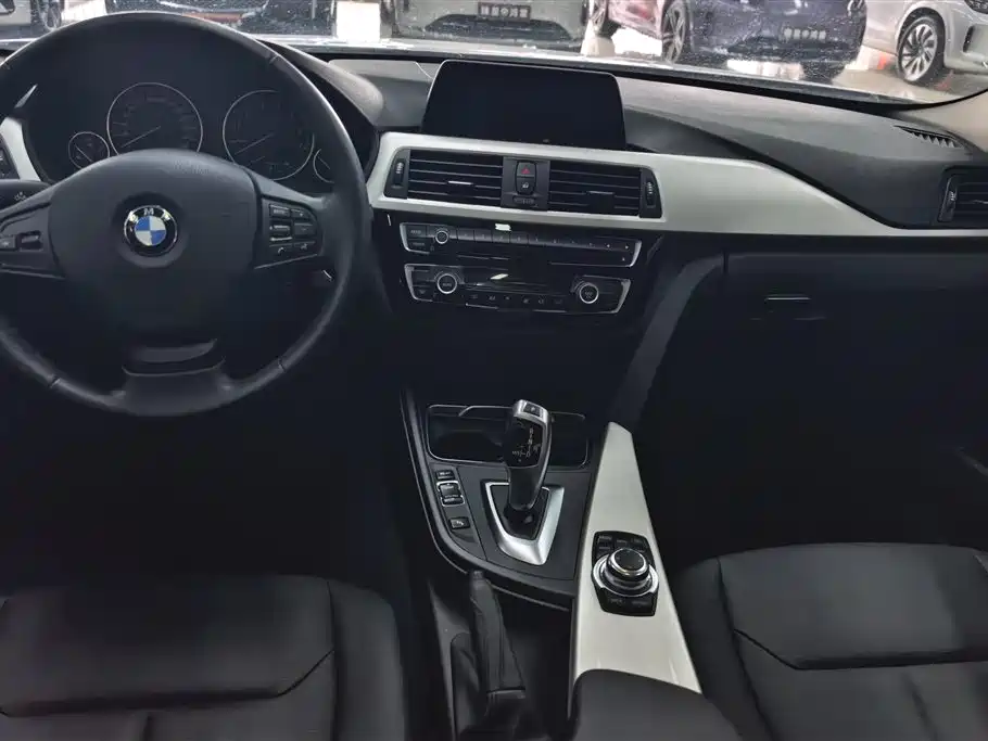BMW 3 Series 2016 320Li Fashion Model фото 12