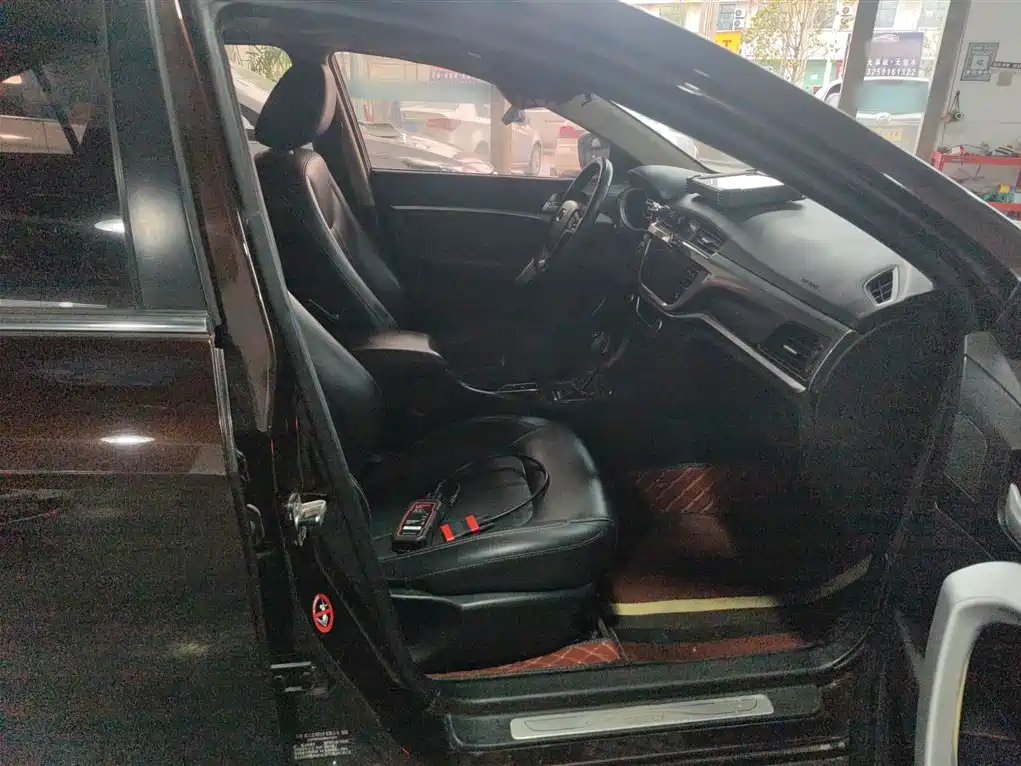 Фото 25 - Geely Emgrand