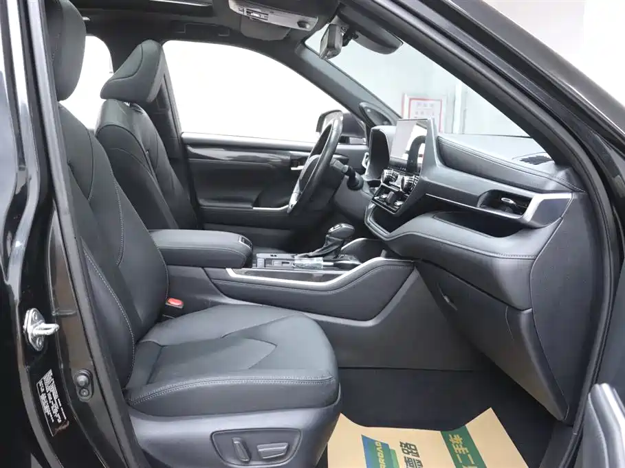 Toyota Crown Kluger 2021 2.5L HEV AWD Flagship Edition фото 19