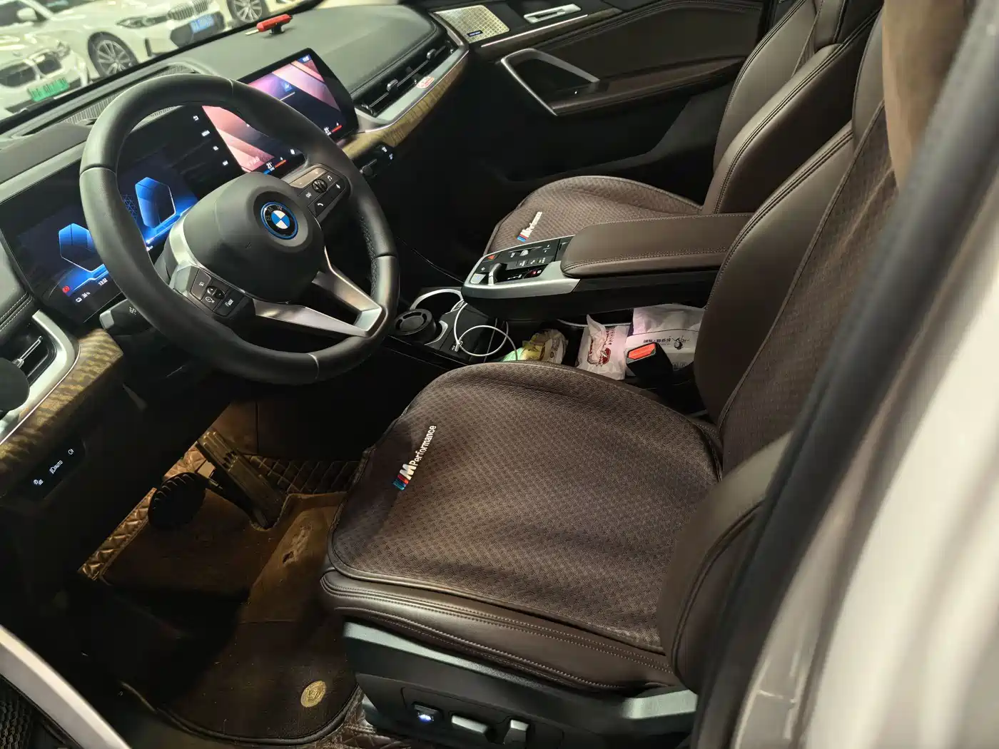 BMW iX1 2023 xDrive30L M Sport Package фото 3