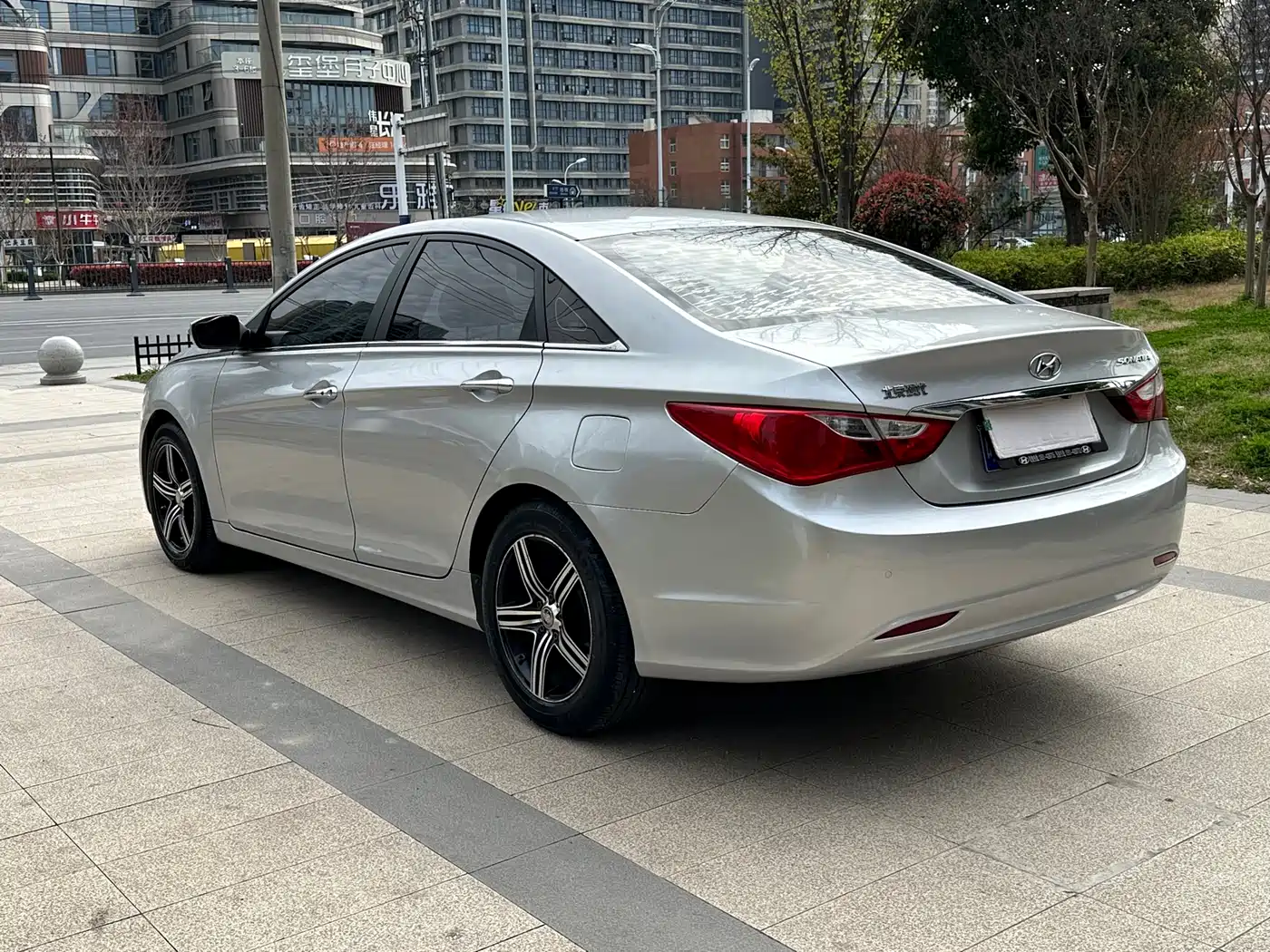 Hyundai Sonata 2011 2.0L Auto Premium Edition фото 6