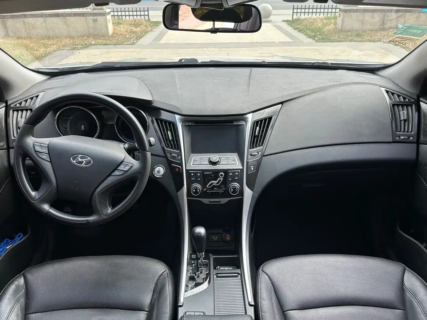 Hyundai Sonata 2011 2.0L Auto Premium Edition фото 8