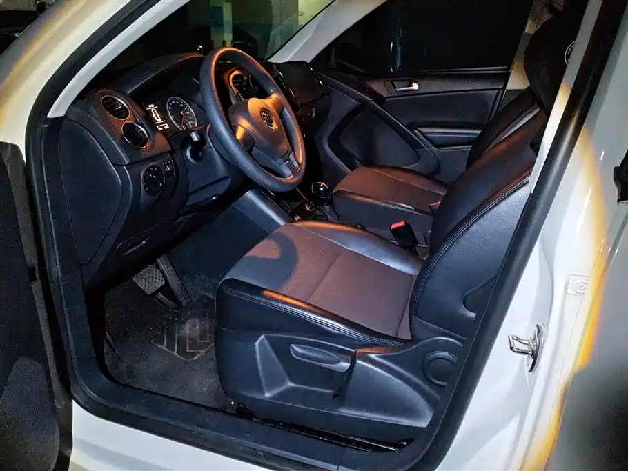 Volkswagen Tiguan 2015 1.8TSI Automatic 2WD Trendline фото 9