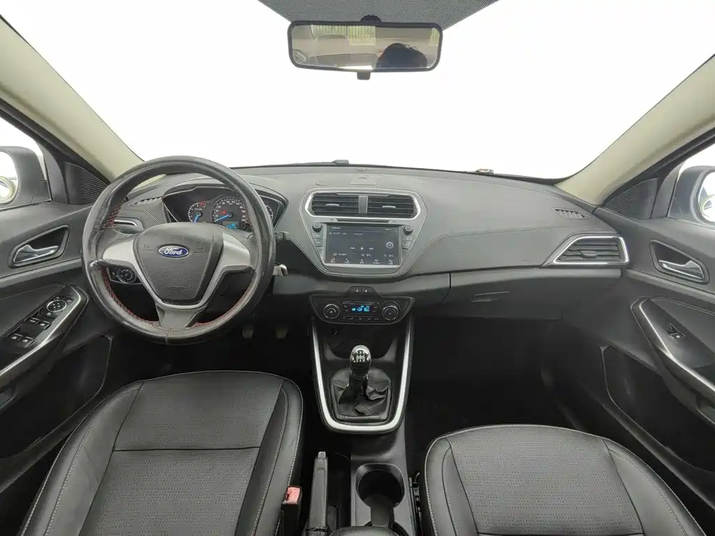 Photo 5 - Ford Escort