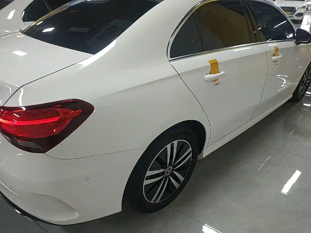 Фото 7 - Mercedes-Benz A-Class