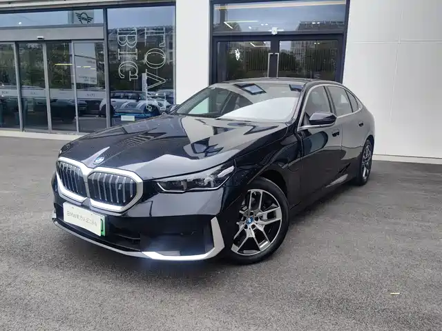 BMW I5