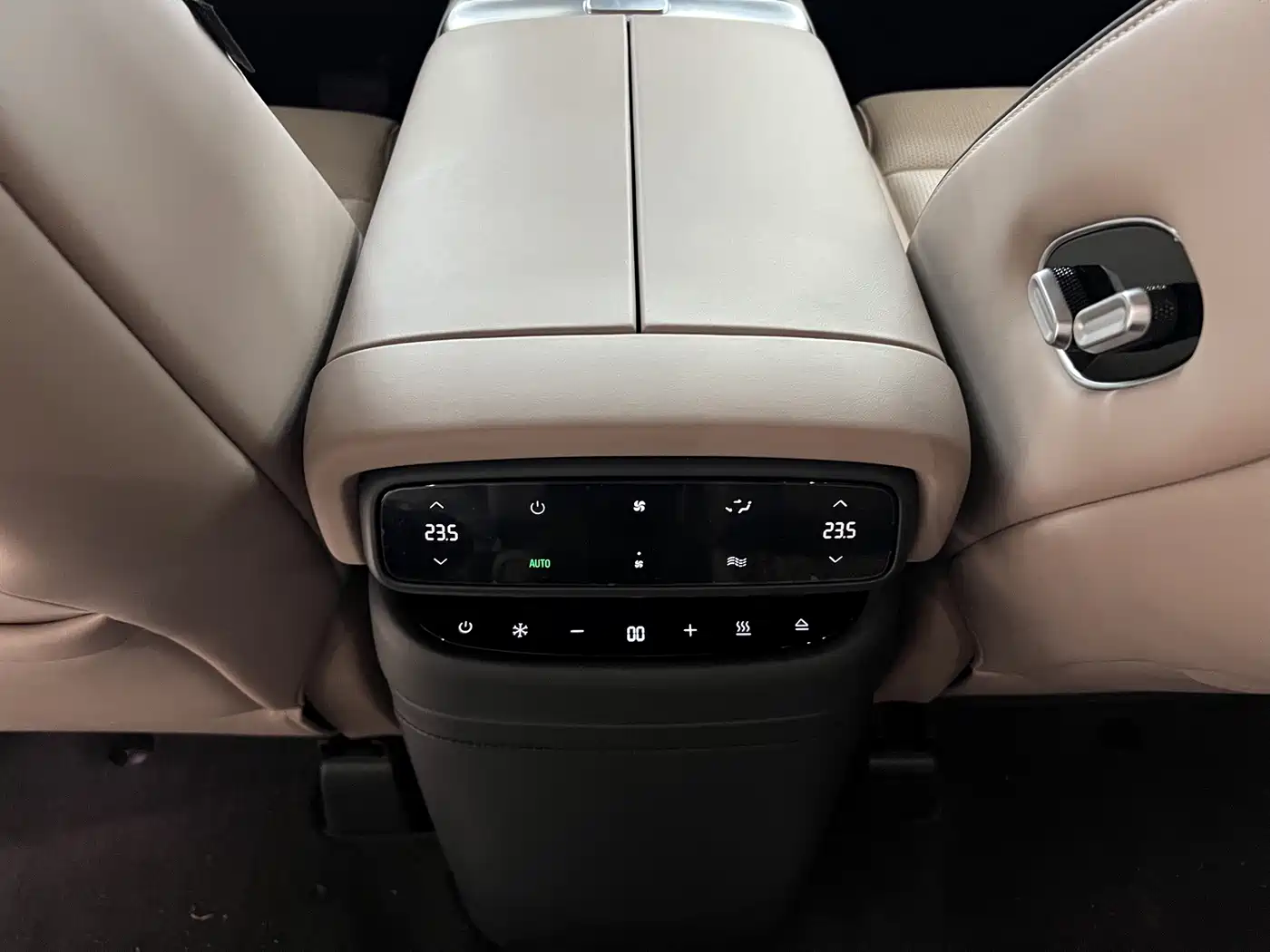 XPeng X9 2025 2025 Extended Range Edition