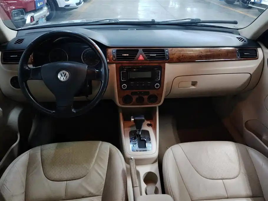 Volkswagen Bora 2012 1.6L Automatic Comfort Value Edition фото 12