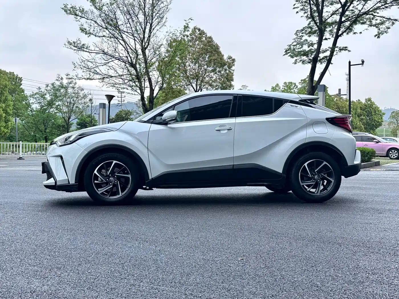 Toyota C-HR 2021 2.0L Luxury Edition фото 5