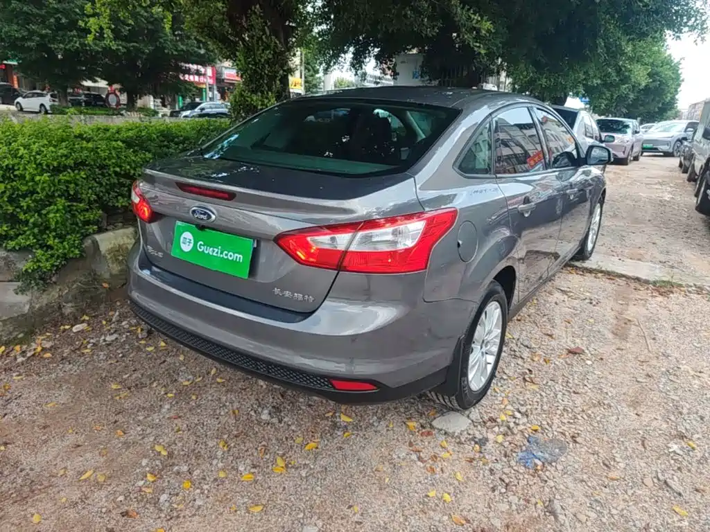 Фото 7 - Ford Focus