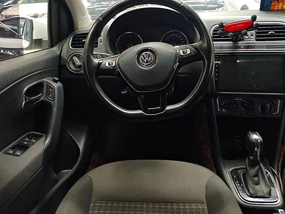 Volkswagen Polo 2016 1.6L Automatic Comfort фото 15