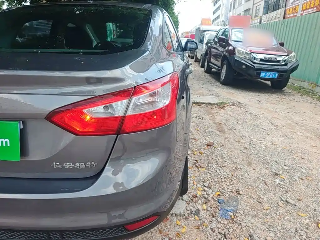 Фото 8 - Ford Focus