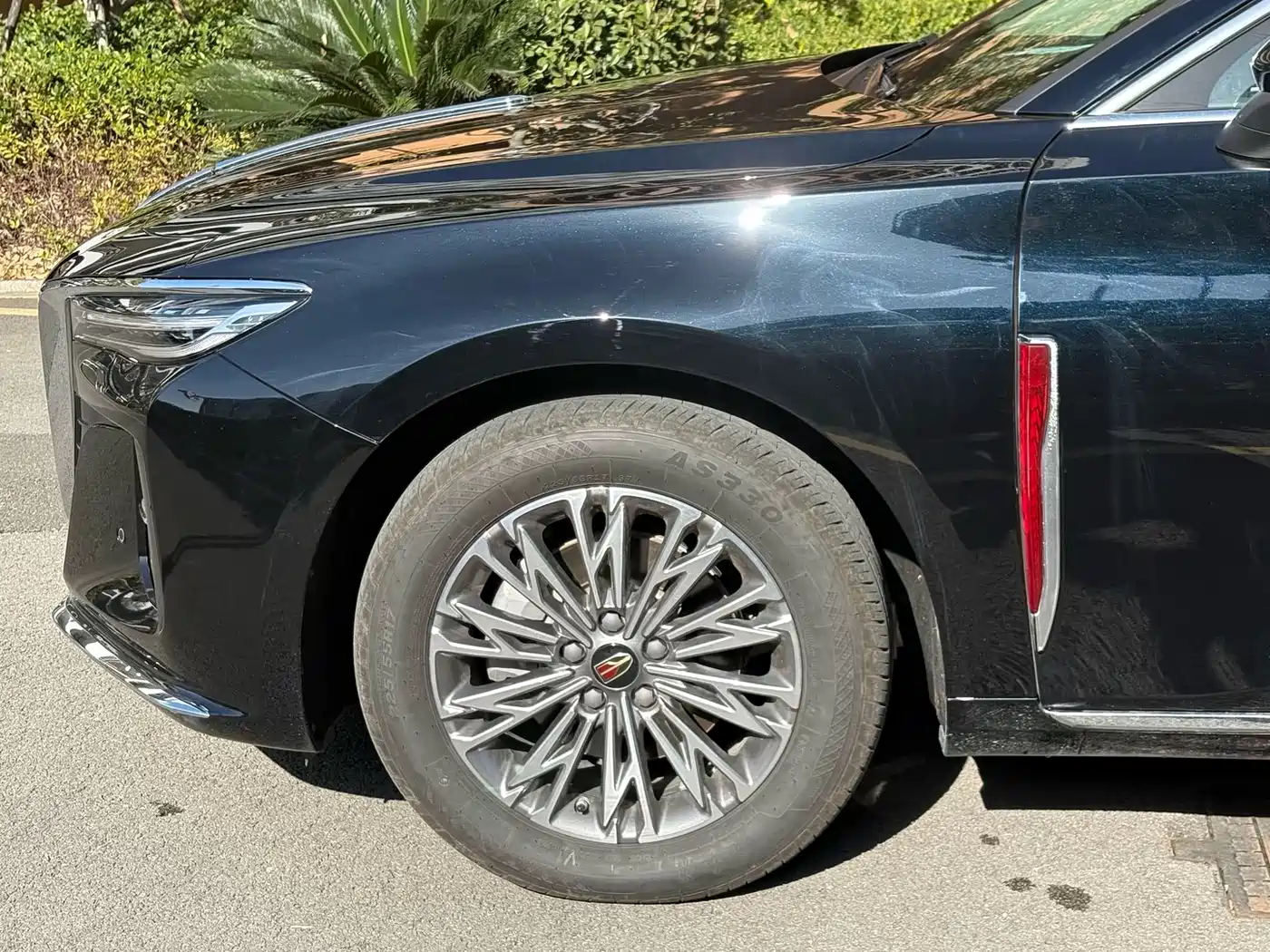 Hongqi H5 2025 1.5T DCT Flag Rhythm 500,000 Units Memorial Edition фото 6