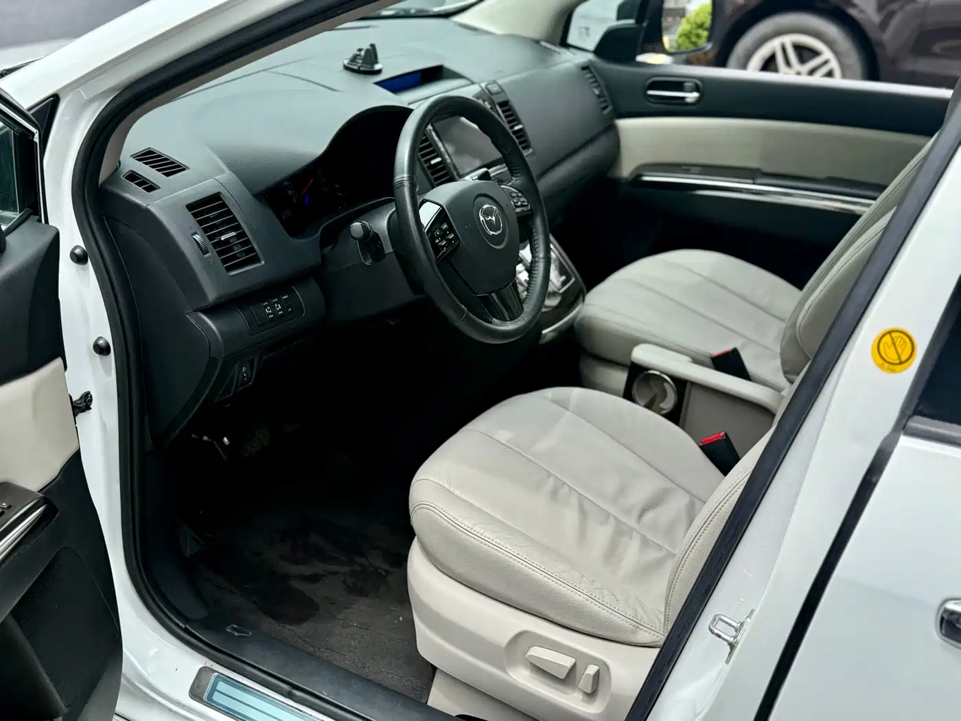 Mazda 8 2016 2015 2.5L Navigator Edition