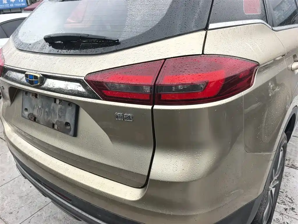Фото 8 - Geely Boyue
