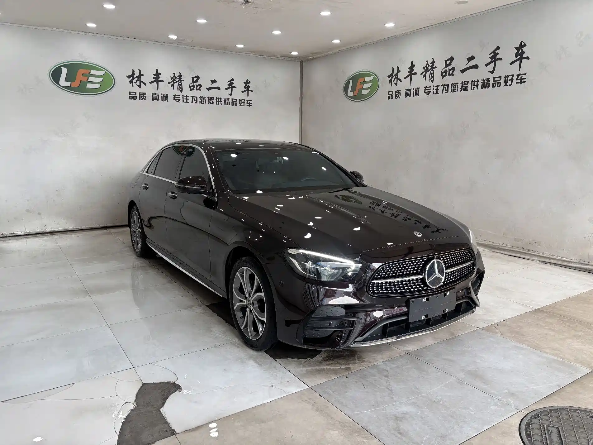 صورة 3 - Mercedes-Benz E-Class