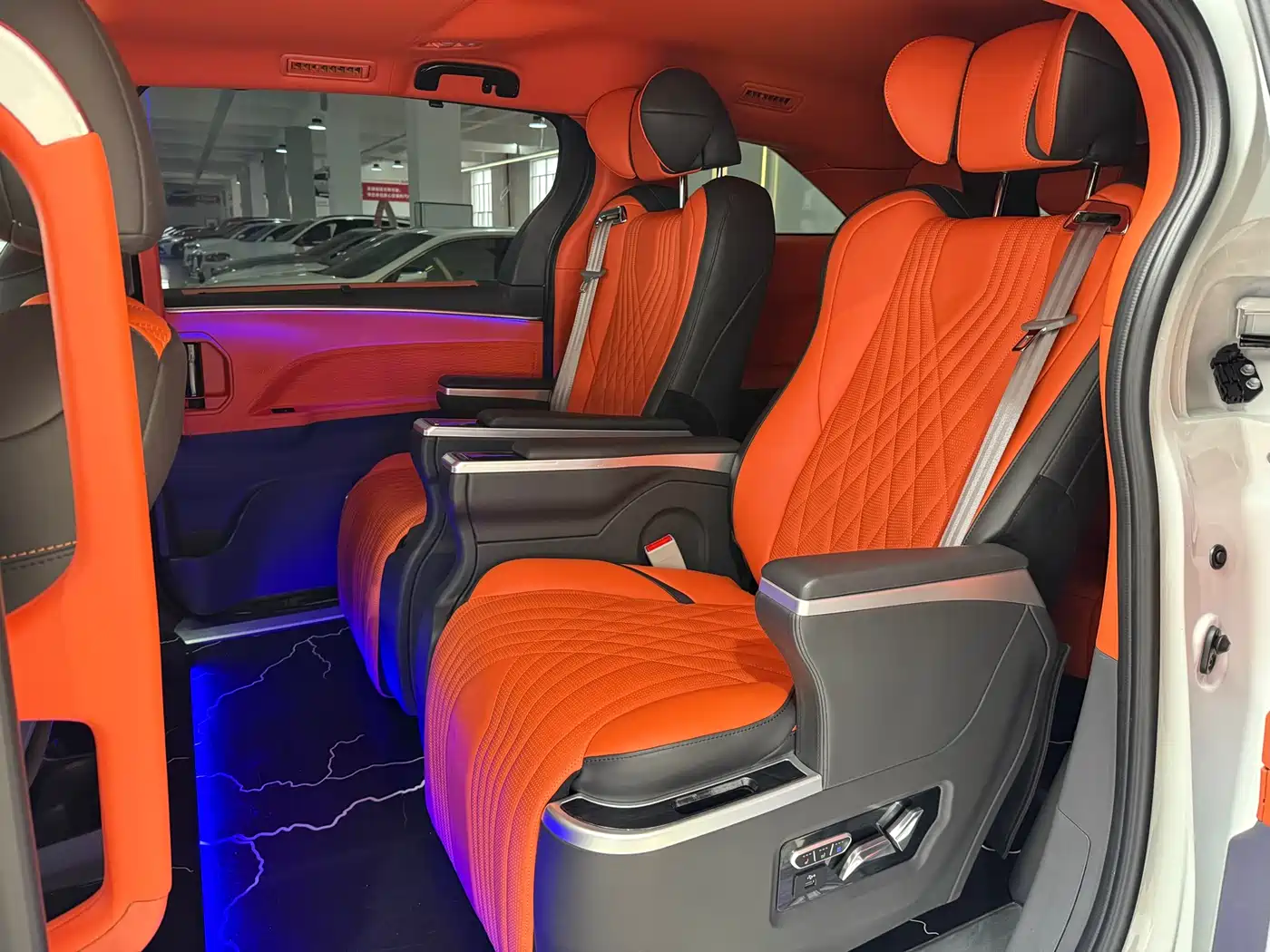 Toyota Granvia 2023 2.5L Hybrid Comfort Edition фото 11