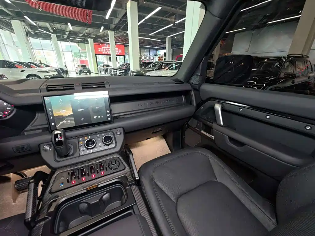 Фото 24 - Land Rover Defender