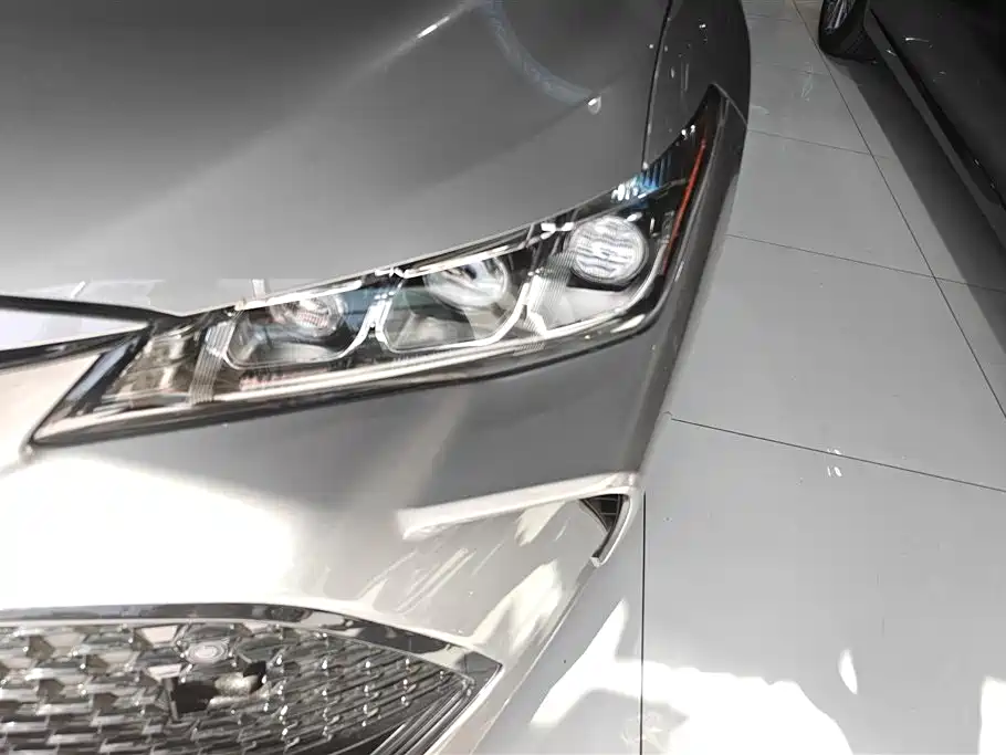 Toyota Avalon 2019 Hybrid 2.5L Luxury Edition China VI фото 5