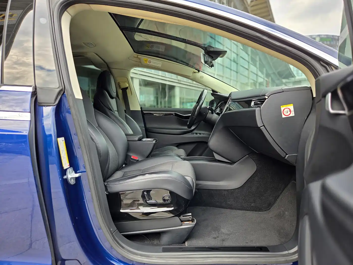 TESLA MODEL X