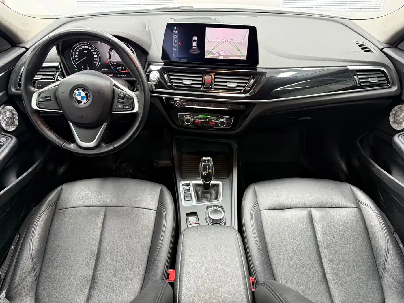 BMW 1 Series 2023 120i M Sport фото 10