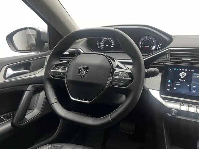 Peugeot 408 2022 1.6T Light Chaser Edition фото 12