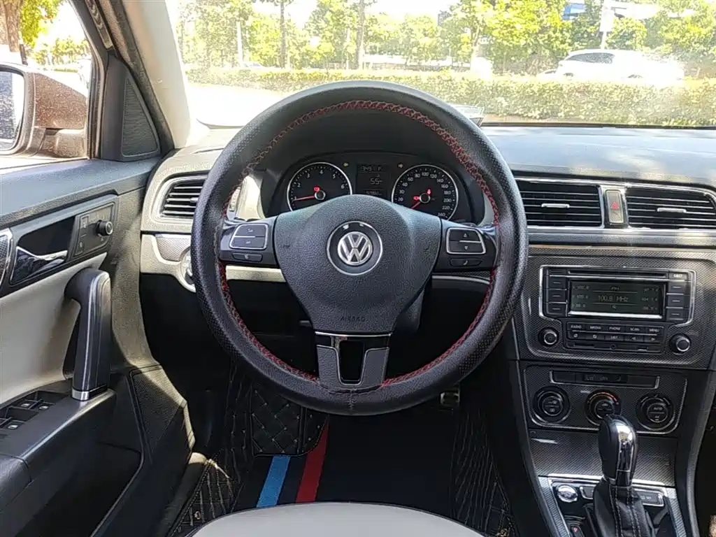 Volkswagen Gran Lavida 2014 1.6L Auto фото 11