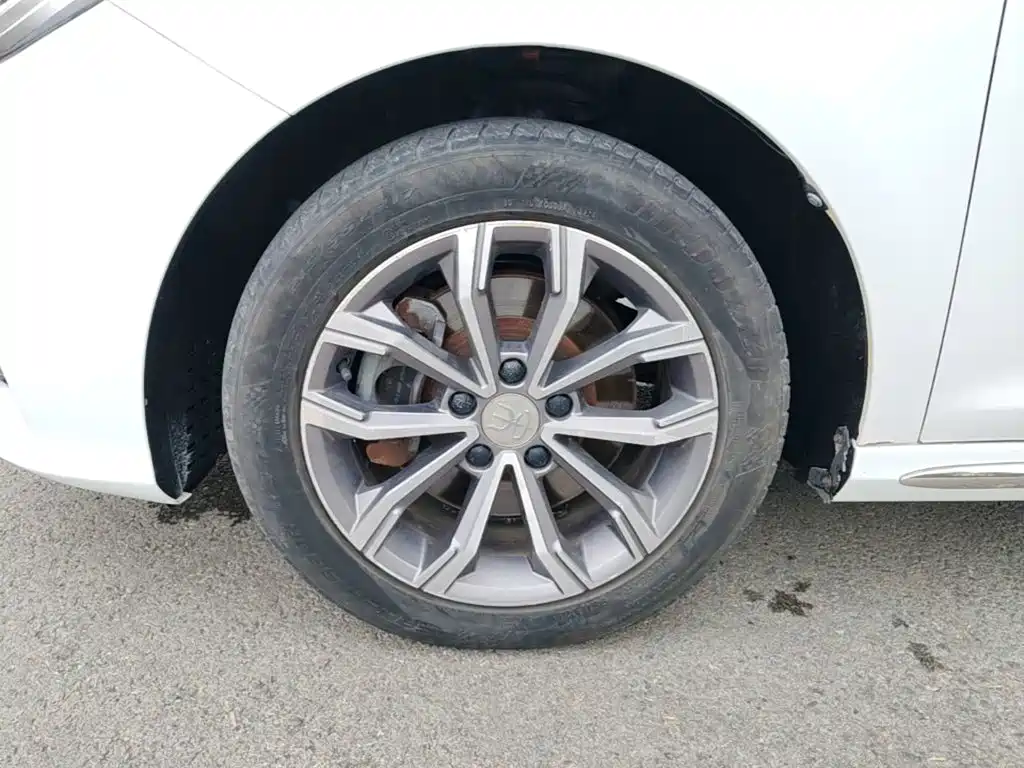 Фото 23 - BYD Song MAX