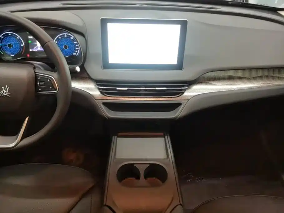Hongqi E-QM5 2026 2025 610km PLUS