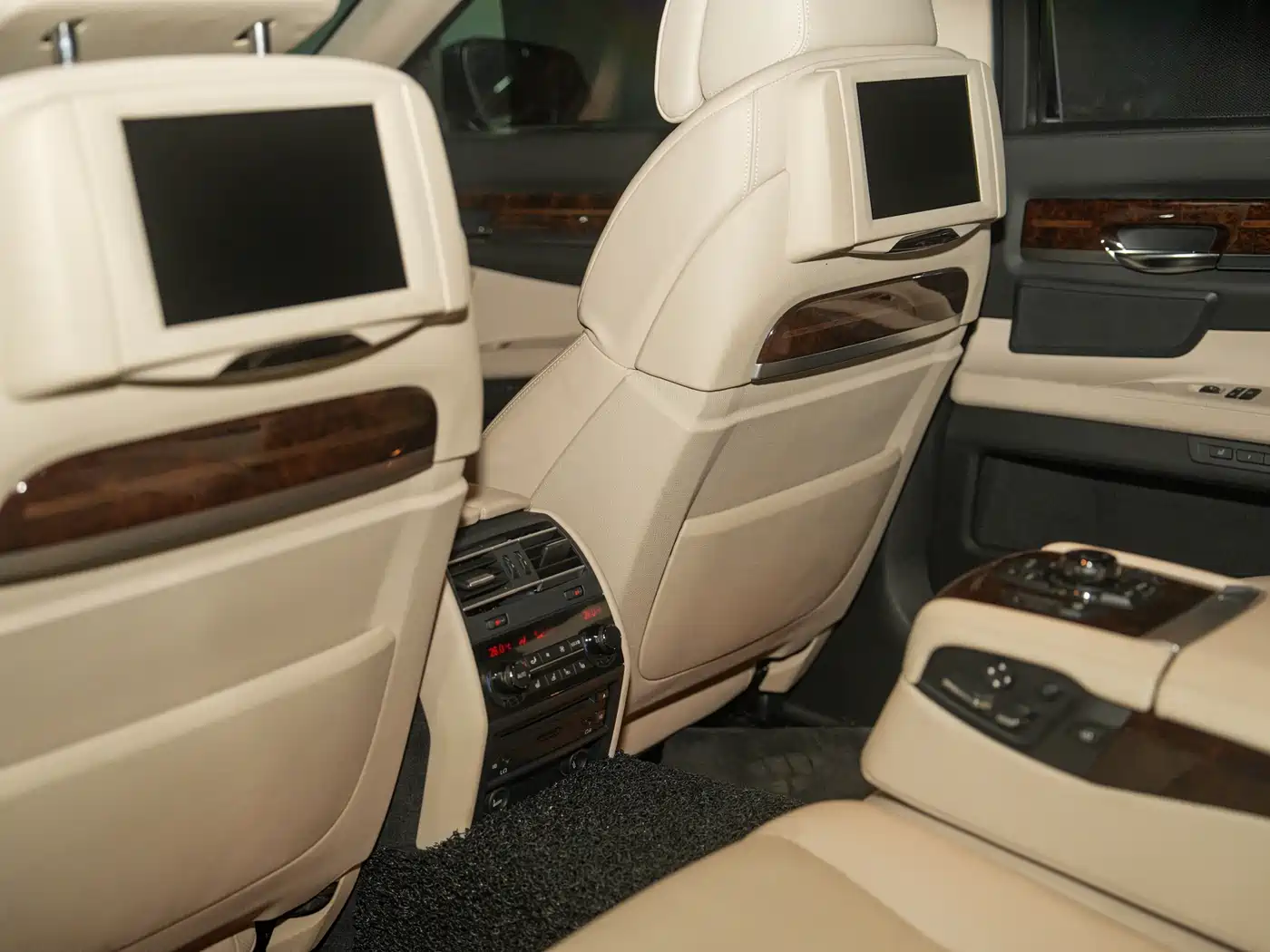 BMW 7 Series 2012 760Li 25th Anniversary Limited Edition фото 26